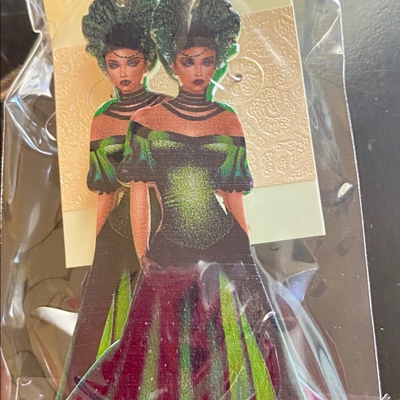 African American Black Woman Wooden Earrings - Picture 1 of 2